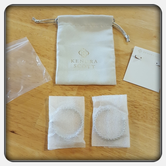 NWOT Kendra Scott Silver Fallyn Hoop Earrings - Picture 7 of 7